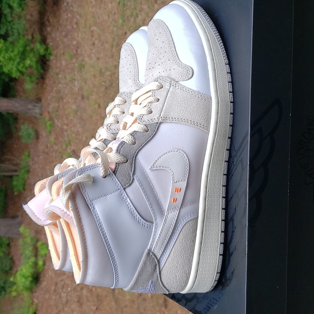Used men size 10 - Jordan 1 mid se carft inside out white grey